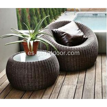 Muebles de exterior modernos con almohada